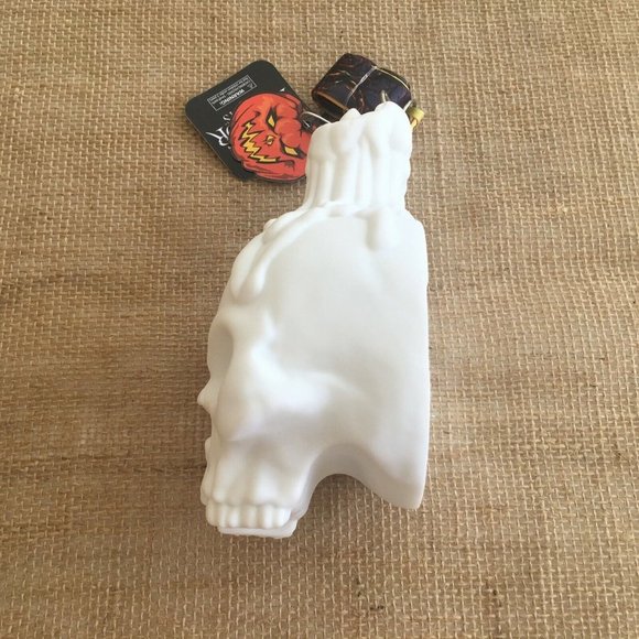 NWT Universal Studios Light Up Skull Lanyard Halloween Horror Nights Color Chang - Picture 3 of 11